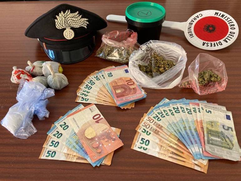 Trovati oltre 1000 euro e 60 grammi di stupefacente in casa di un 31enne di Gatteo
