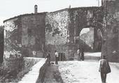Un'immagine rarissima del castello di Roncofreddo prima della distruzione che potrete utilizzare come foto per l'articolo. Si vede la porta d'entrata di Roncofreddo non più esistente