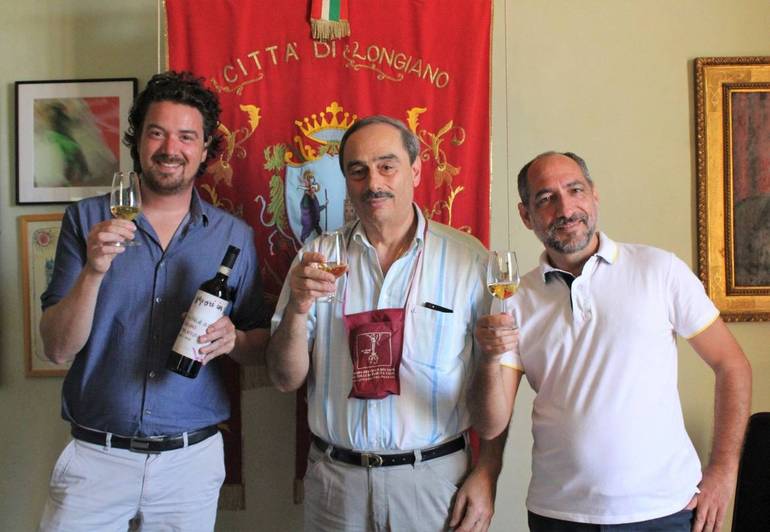 Da sinistra: Lorenzo Angelini (Strada dei vini e dei sapori), Attilio Maroni (assessore Longiano), Emiliano Ceredi (Ufficio turistico Longiano) - foto Mv