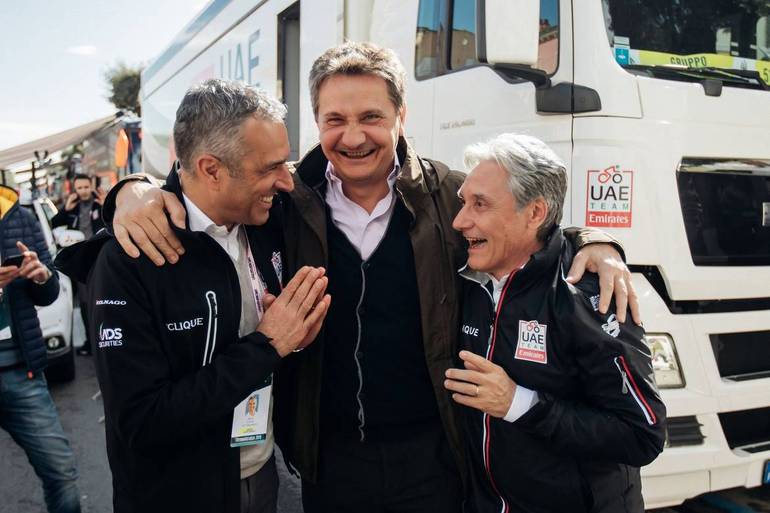 Nella foto insieme a Giuseppe Saronni (a destra) anche Il presidente della "Fausto Coppi" Andrea Agostini (a sinistra) e il team manager Nazionale italiana di ciclismo Roberto Amadio (al centro)