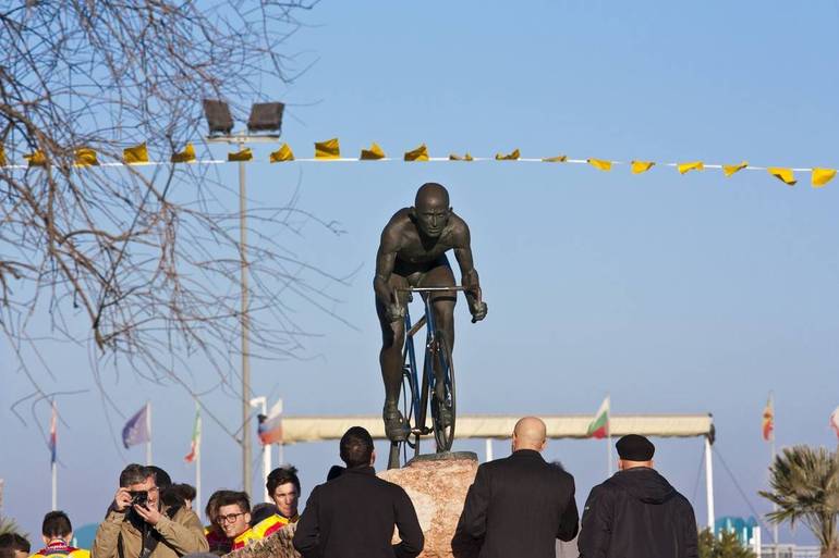 La statua di Pantani a Cesenatico