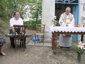 Nella foto d’archivio (anno 2008) la celebrazione della festa a Vetracchio, con l’allora parroco don Renzo Marini e Daniele Bosi