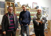 Nella foto: da sinistra, il caporedattore Alessio Boattini, l’editore Raffaele Monti e l’illustratore Vittorio Belli