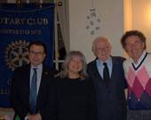 Nella foto, il momento della donazione con i fondatori dell'associazione, il presidente del club Gianluca Suzzi ew il tesoriere Carlo Castagnoli
