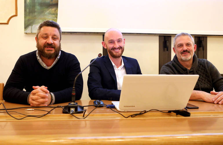 Nella foto il tavolo dei relatori con a sinistra il coordinatore di Confartigianato a Sarsina e Mercato Saraceno Maurizio Crociani e gli esperti relatori.