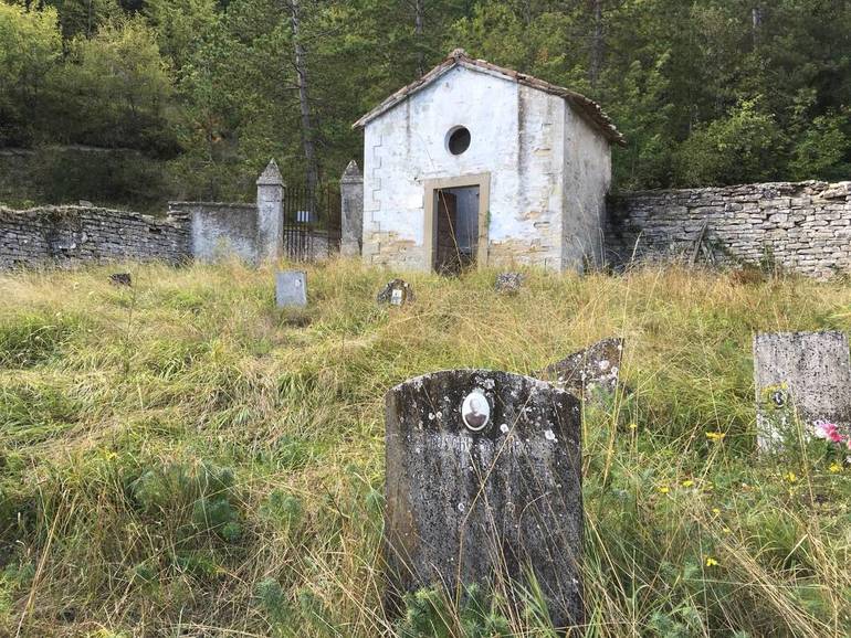 L'antico cimitero di Poggio alla Lastra in via di recupero
