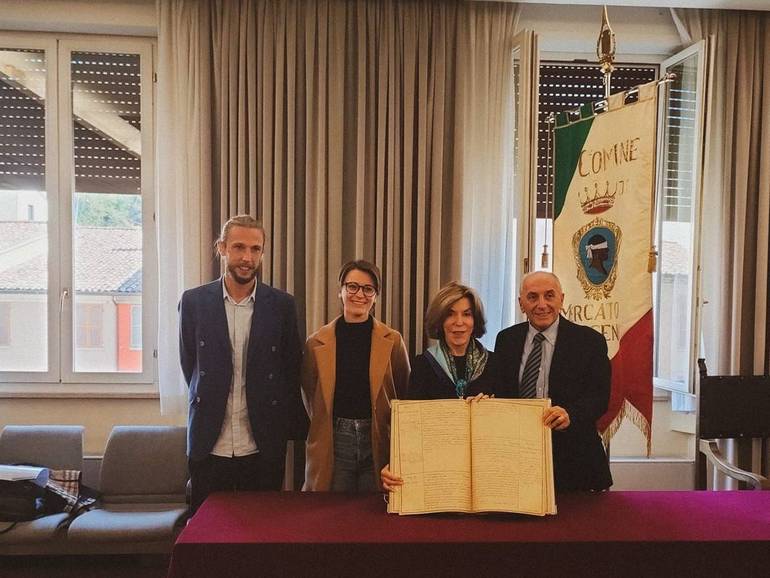 In foto: Mathea Falco accompagnata da Edoardo Turci e gli Assessori Rogai e Palazzi e gli