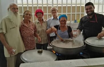 Nella foto, i sacerdoti fidei donum don Giorgio Bissoni e don Derno Giorgetti per tanti anni missionari in Venezuela, in una foto d'archivio Corriere Cesenate