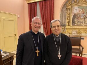 Nella foto, da sinistra: l'arcivescovo Antonio Giuseppe Caiazzo e il vescovo Douglas Regattieri, in episcopio, oggi a Cesena.