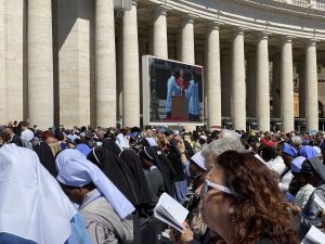 Un momento dei funerali di papa Francesco, in piazza Pietro, a Roma. Foto Fz