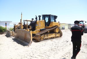 La ruspa posta sotto sequestro. Foto Giampiero Corelli