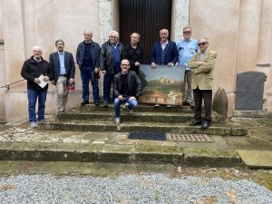 La foto al termine della conferenza stampa di questa mattina. In basso il figlio di Adelmo Calderoni, Gabriele. Il secondo da destra è Stefano Brigidi, vicepresidente della Società Amici del Monte.