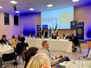 Il presidente della Regione Emilia Romagna Michele de Pascale ieri sera all'interclub del Rotary a Cesena fiera. Foto Barbara Baronio