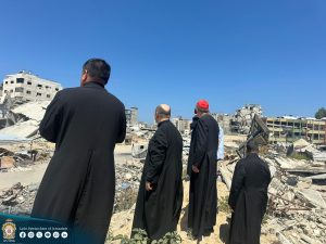 Gaza, 20 luglio 2025: visita pastorale del cardinale Pierbattista Pizzaballa alla parrocchia latina di Gaza, attaccata dall’esercito israeliano il 17 luglio scorso. Distruzione causata dal conflitto. Foto Lpj
