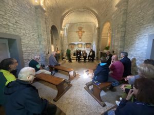 Eremo di Sant'Alberico (Verghereto) sabato 26 luglio 2025. Da sinistra il vescovo Douglas Regattieri, don Ezio Ostolani e il diacono Alberto Salemma