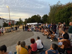 Il picchetto davanti al capannone, a Calisese di Cesena, in via Cavecchia