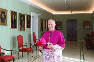 Nella foto di Sandra e Urbano (fotografi a Cesena) l'arcivescovo Antonio Giuseppe Caiazzo, vescovo di Cesena-Sarsina