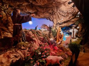 Il presepe nella cripta della Cattedrale. L'allestimento è a cura della famiglia Gualtieri di Montiano (foto Sandra&Urbano, Cesena)