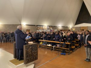 Chiesa gremita ieri sera a Martorano (Cesena) per la prima catechesi di Avvento proposta dal vescovo Antonio Giuseppe Caiazzo.