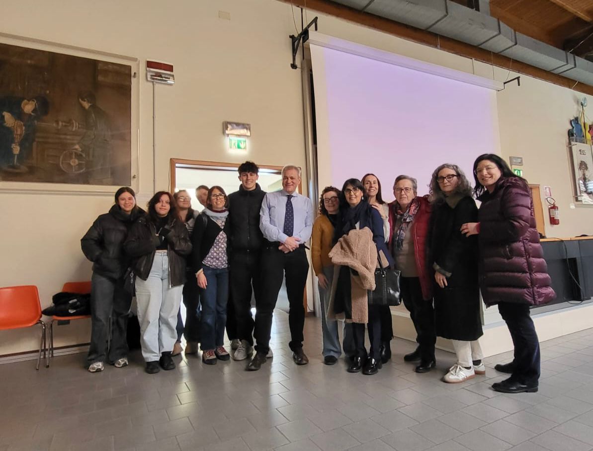Una foto con il professor Pierluigi Strippoli nei giorni scorsi al "Righi" di Cesena