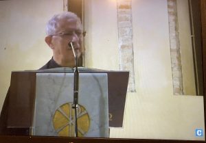 Nella foto, il vescovo di Cesena-Sarsina, l'arcivescovo Antonio Giuseppe Caiazzo, durante la catechesi di questa sera dalla chiesa parrocchia di San Vittore, sul tema della trasfigurazione di Gesù