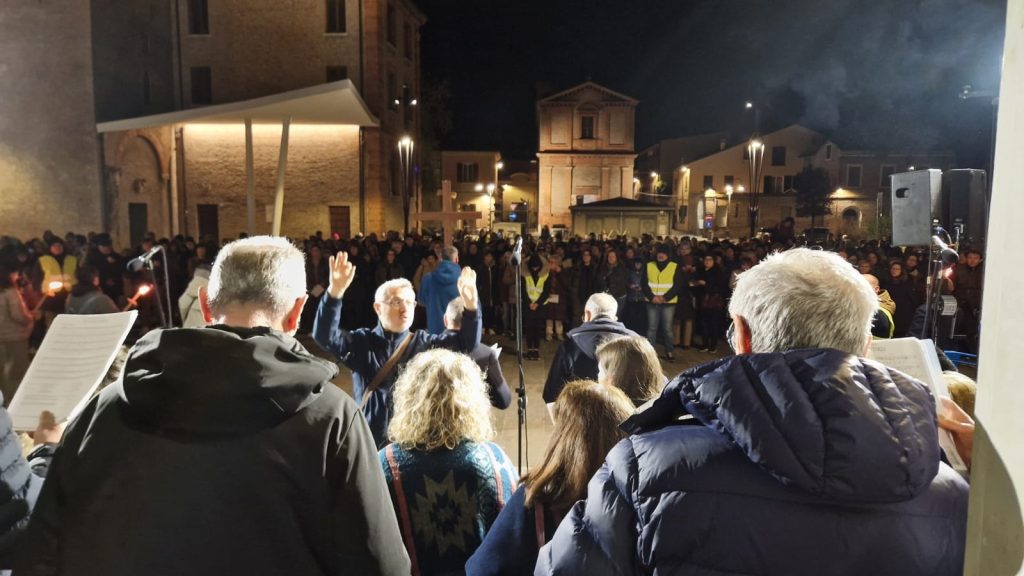 Piazza Almerici, la via Crucis guidata dall'arcivescovo Antonio Giuseppe Caiazzo. Foto Pier Giorgio Marini
