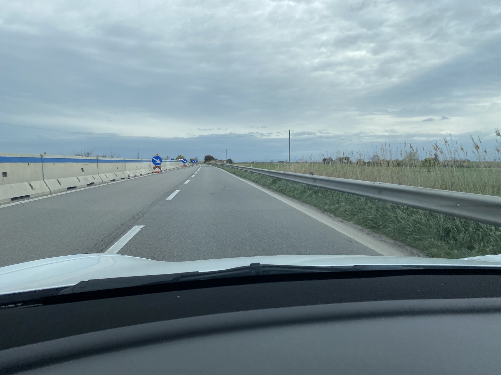 Nella foto, il restringimento di carreggiata prima dell'inizio del cantiere lungo la E45 verso Ravenna