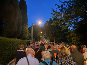 La salita al Monte di questa sera per il pellegrinaggio diocesano per la fine del mese di maggio dedicato a Maria