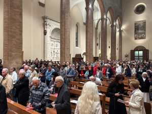 Nella foto, un momento della Veglia di Pentecoste, in Cattedrale, ieri sera, a Cesena. Foto Marco Castagnoli