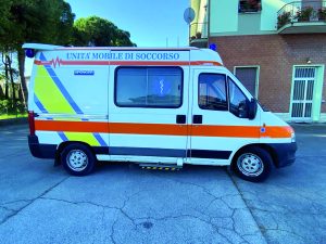 Nella foto, l'ambulanza che verrà donata alla chiesa greco-cattolica di Leopoli