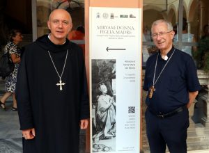 A sinistra l'abate di Santa Maria del Monte, dom Mauro Maccarinelli e il vescovo di Cesena-Sarsina, l'arcivescovo Antonio Giuseppe Caiazzo