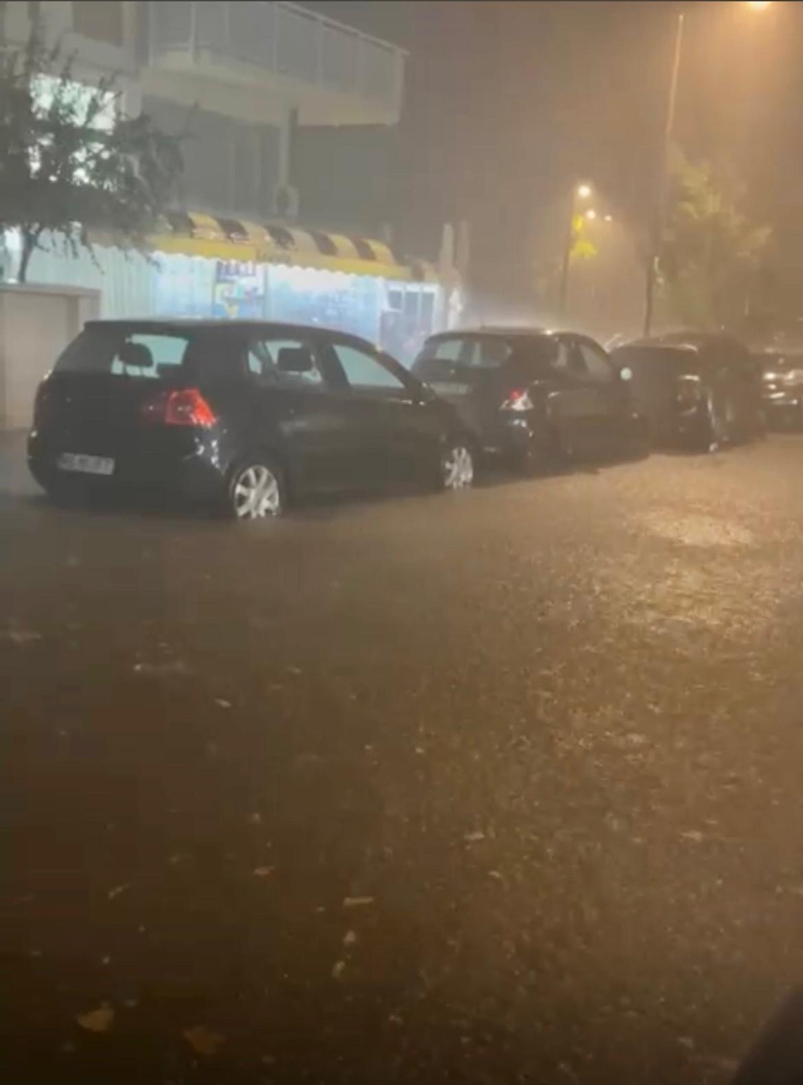 Un'immagine dei nubifragi dello scorso anno a Cesenatico. Foto Barbara Baronio