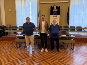 Da sinistra nella foto: il dottor Rino Biguzzi, il sindaco Enzo Lattuca e il presidente di Avis Cesena, Gualtiero Giunchi