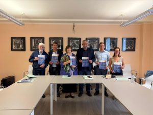 La conferenza stampa di questa mattina per presentare la tre giorni di CL in piazza della libertà, dal 17 al 19 settembre. Da sinistra, nella foto: Arturo Alberti, Massimiliano Montalti, Ombretta Sternini, Paolo Chierici, Michele Navacchia ed Elena Conti